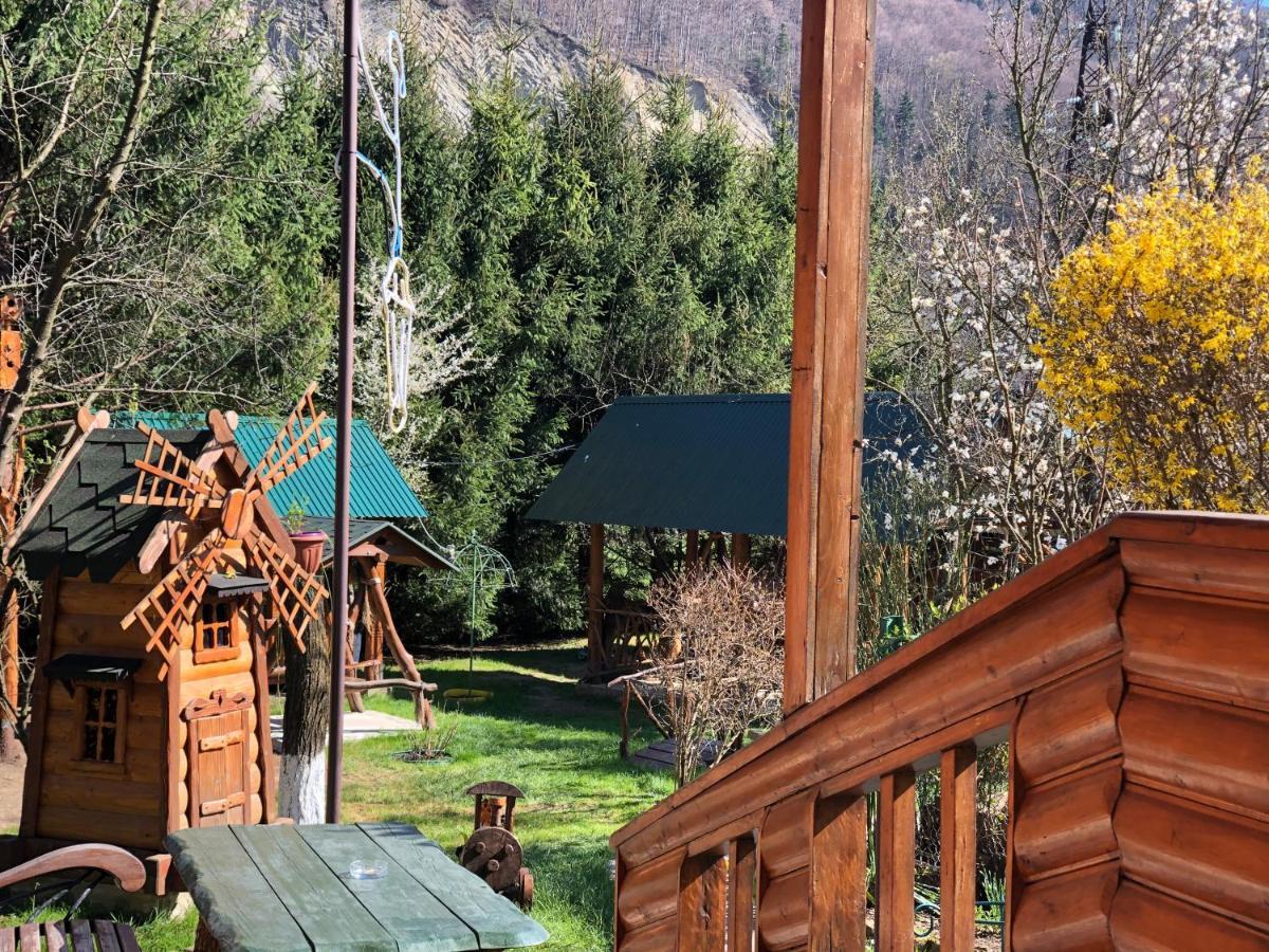 U Yaroslava Hotel Yaremche Bagian luar foto